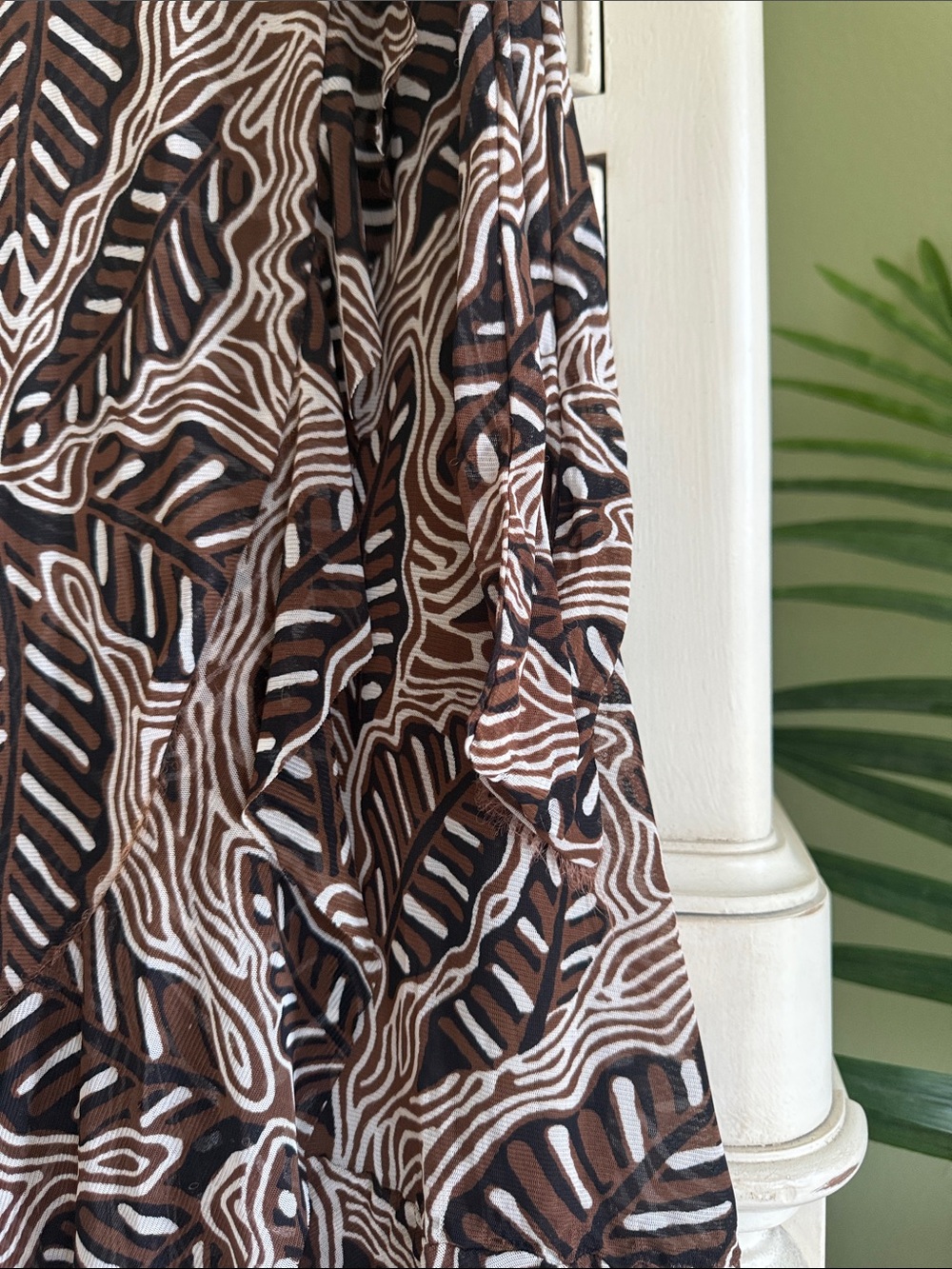 Jane and Delancey Brown and Cream top and skirt Leaf-Print size small - Picture 5 of 15